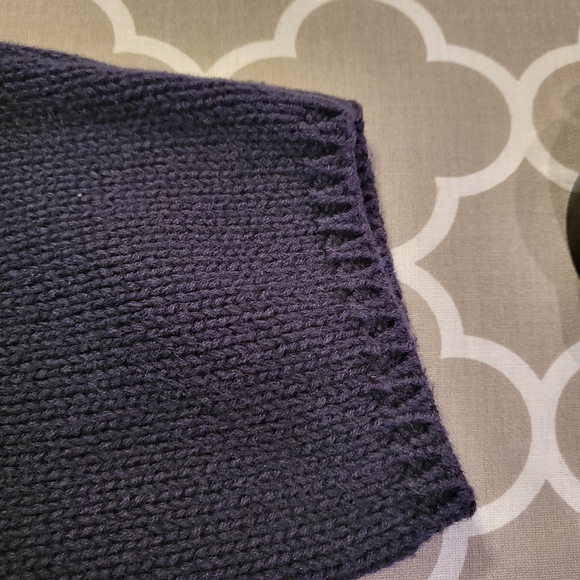 DKNY Sweater - Picture 7 of 9